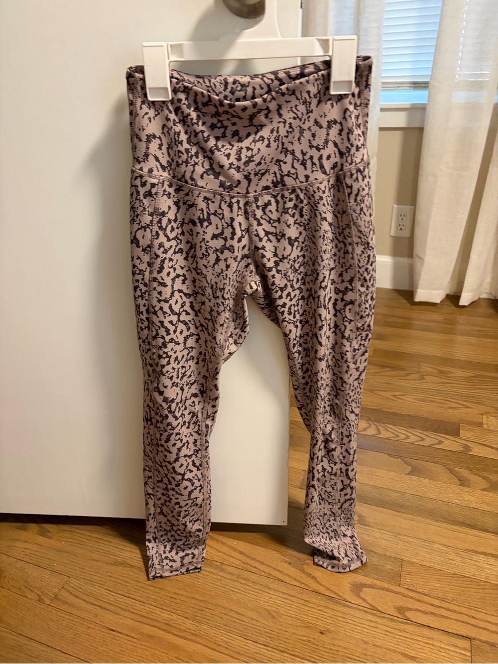 Move Theology Animal-Print Leggings